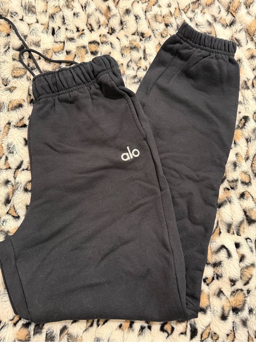 ALO Yoga Accolade XS Black Logo Joggers